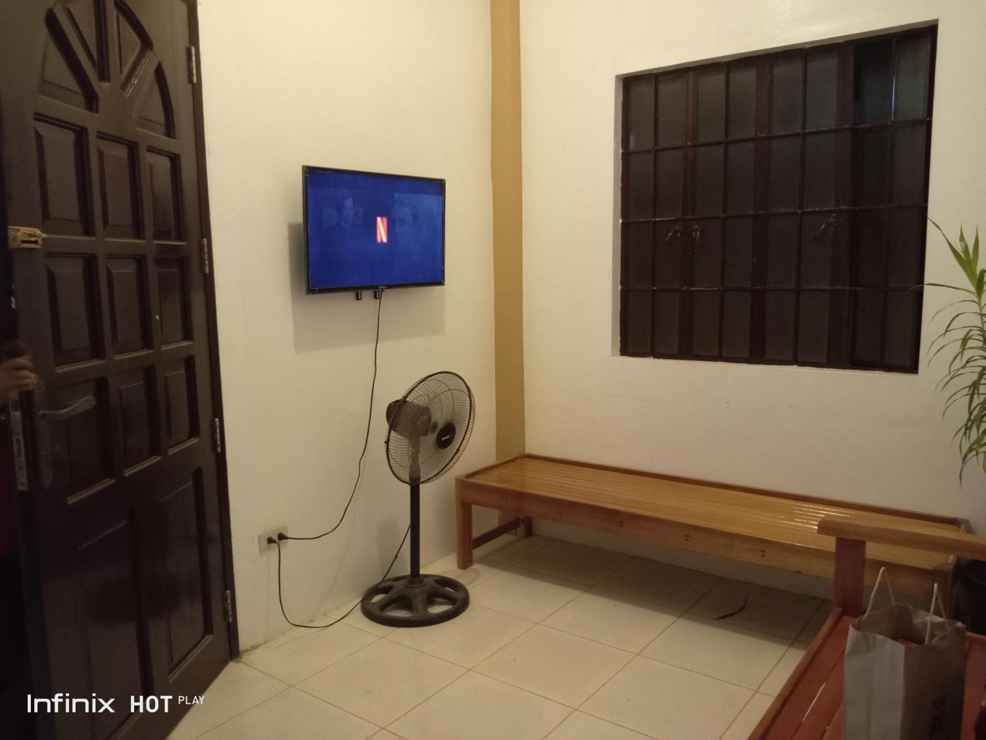 Апартаменты Estrelle Orange House - Backpackers Hub Пуэрто-Принцеса Экстерьер фото