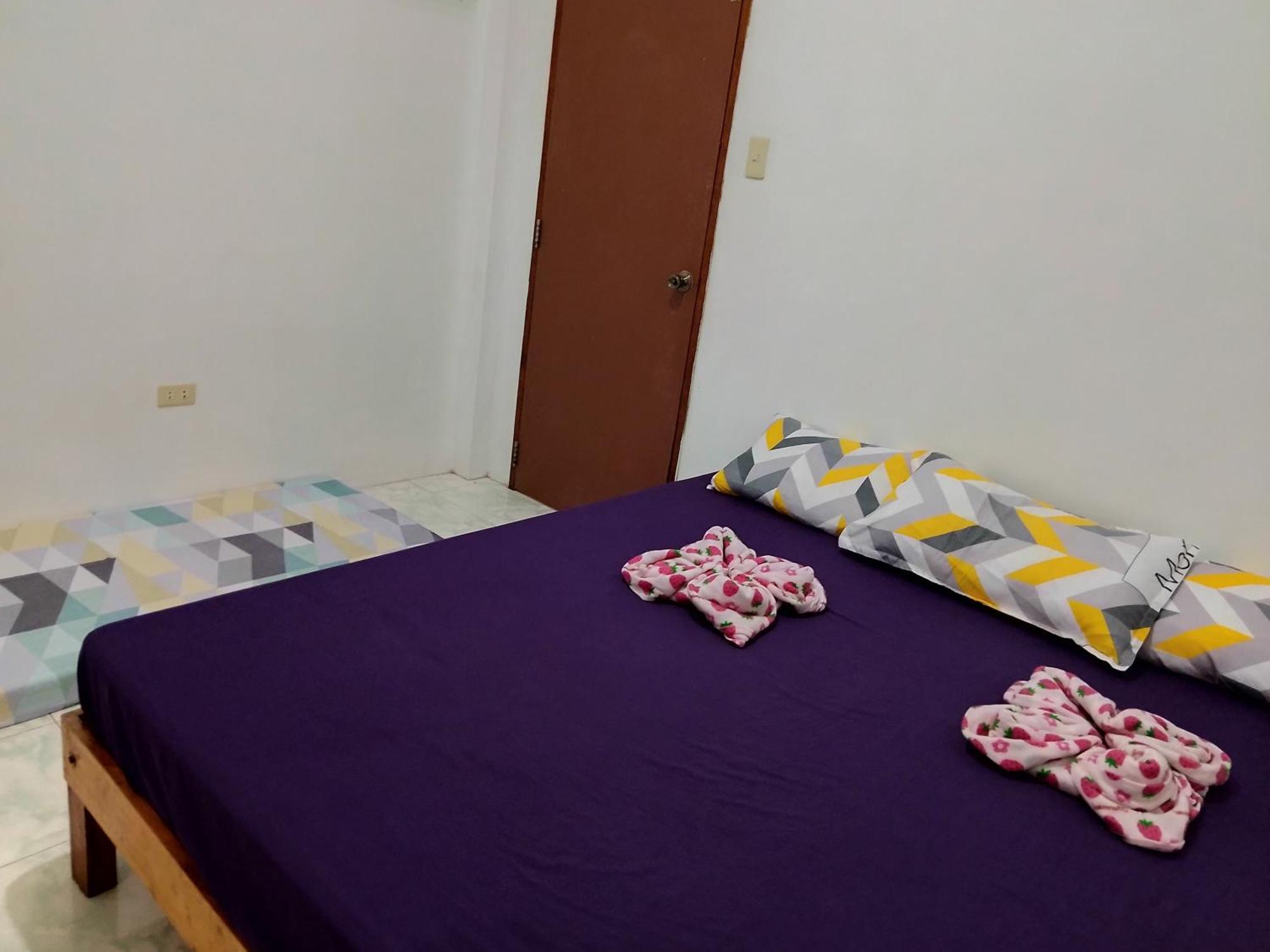 Апартаменты Estrelle Orange House - Backpackers Hub Пуэрто-Принцеса Экстерьер фото