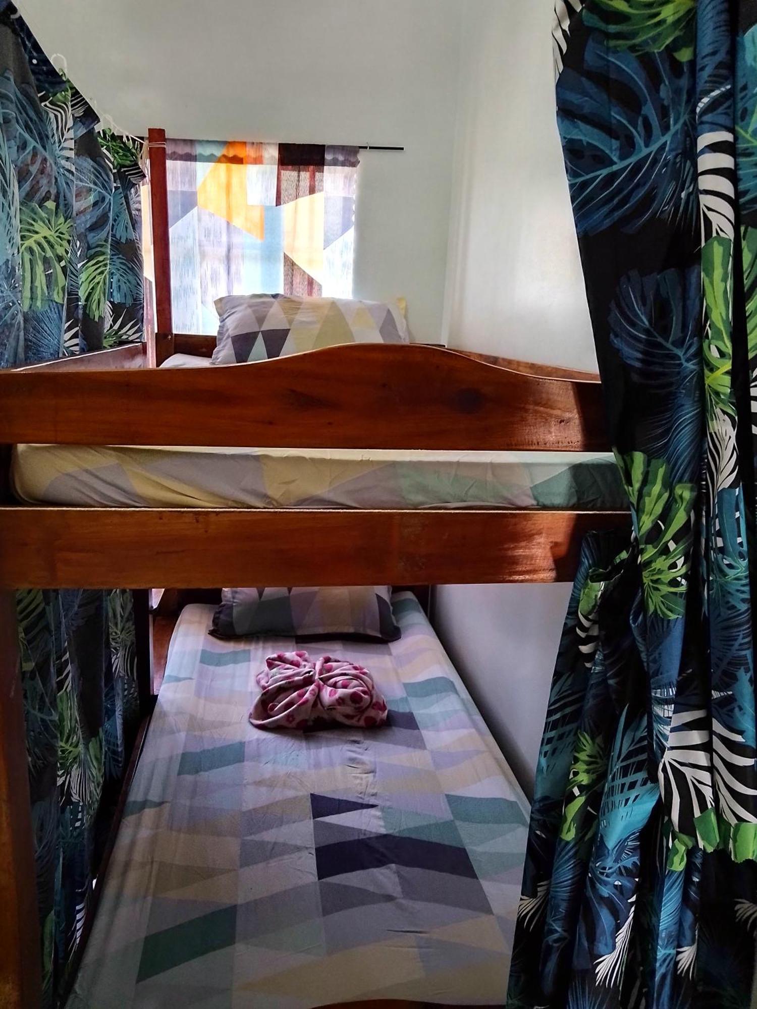 Апартаменты Estrelle Orange House - Backpackers Hub Пуэрто-Принцеса Экстерьер фото