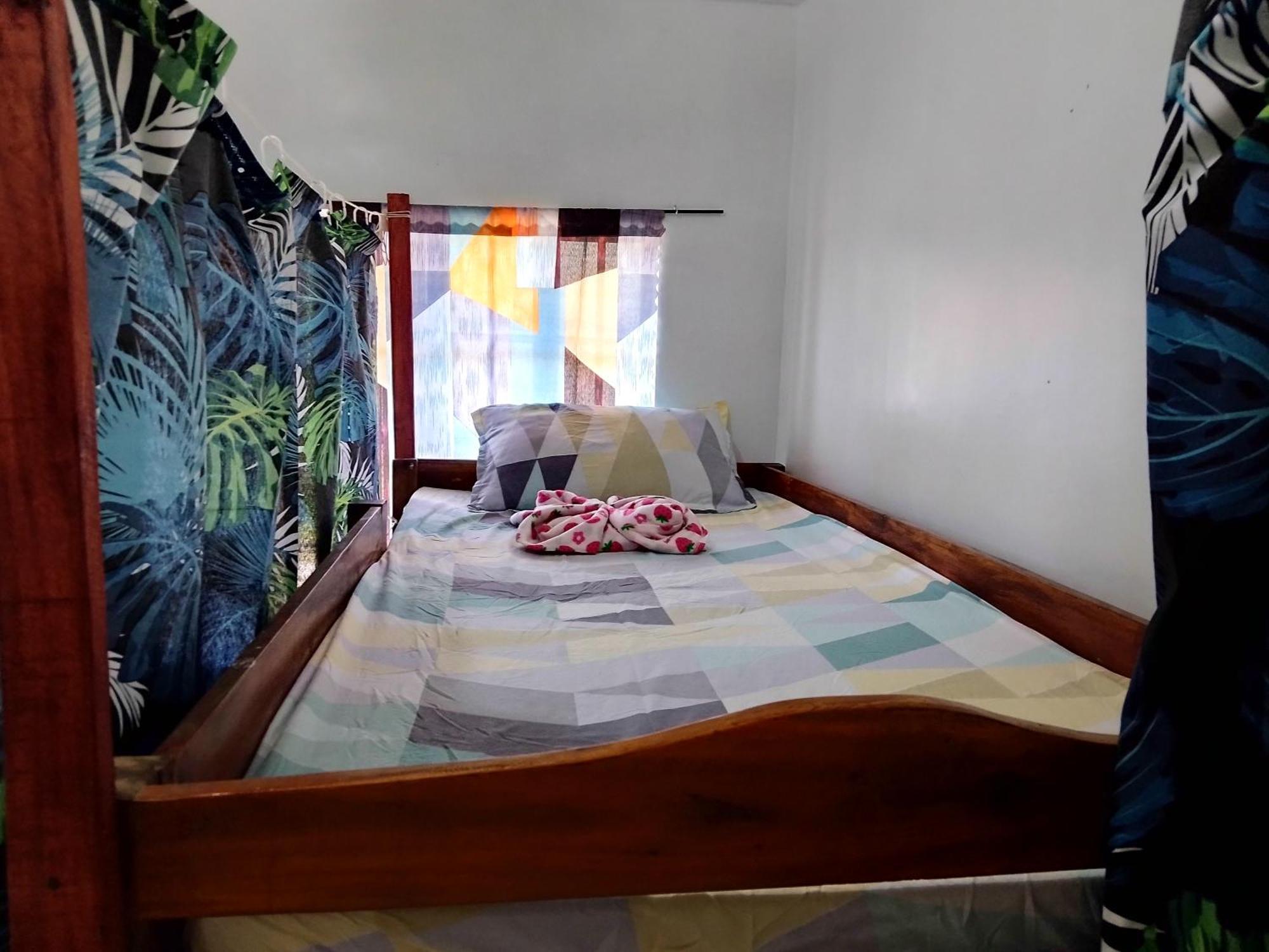 Апартаменты Estrelle Orange House - Backpackers Hub Пуэрто-Принцеса Экстерьер фото
