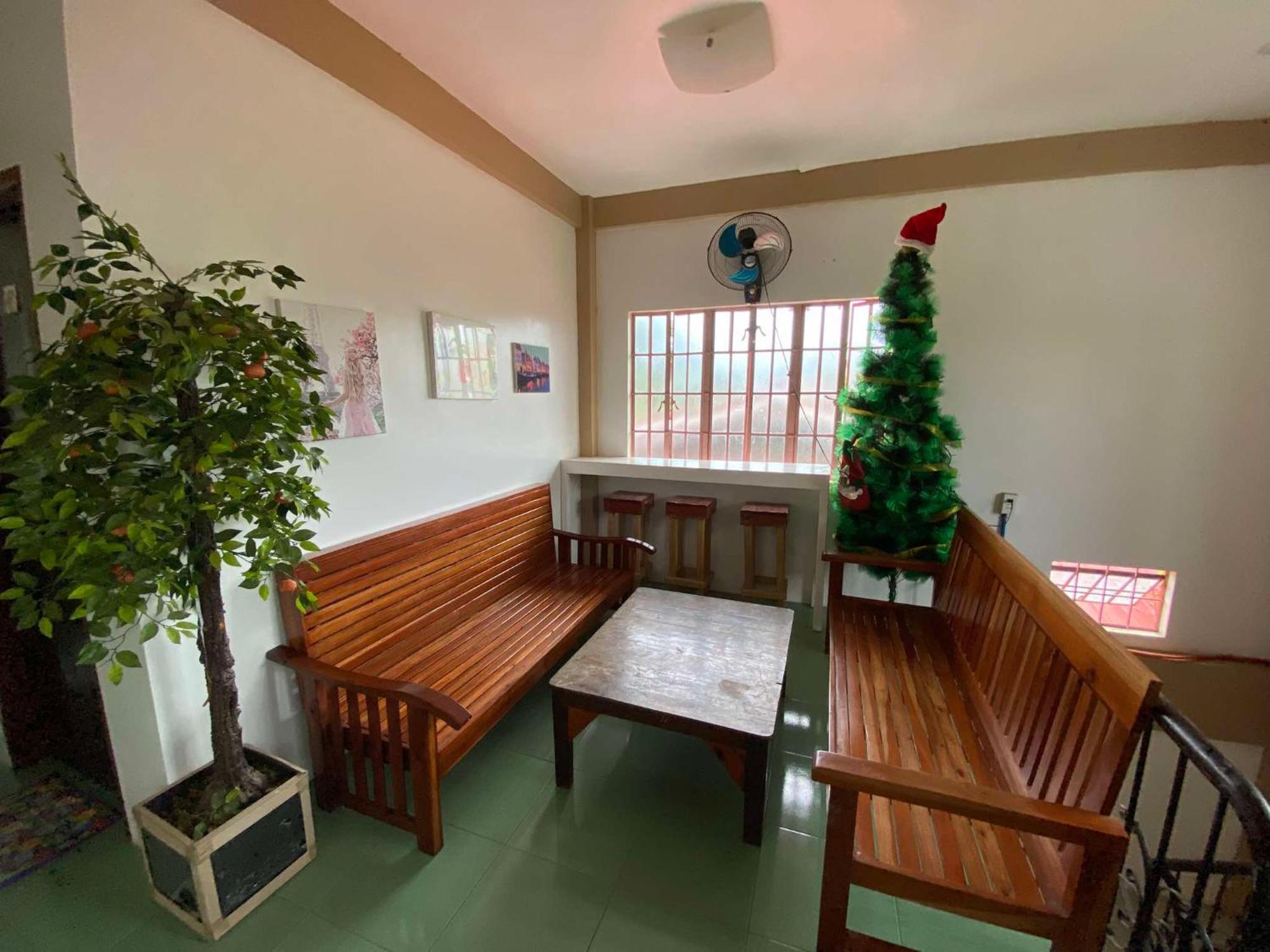 Апартаменты Estrelle Orange House - Backpackers Hub Пуэрто-Принцеса Экстерьер фото