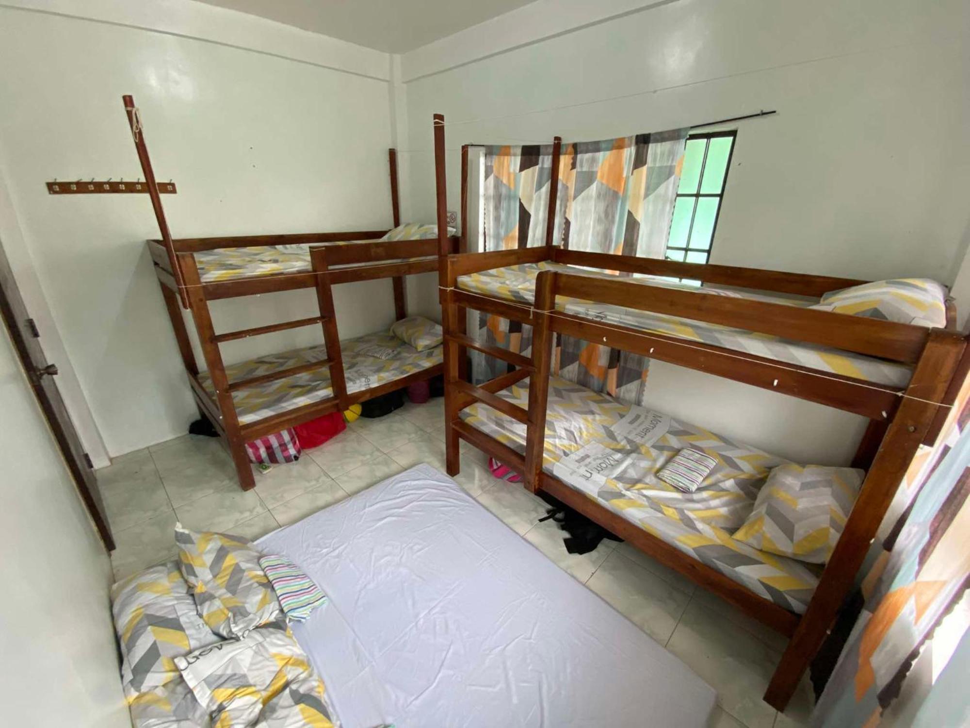 Апартаменты Estrelle Orange House - Backpackers Hub Пуэрто-Принцеса Экстерьер фото