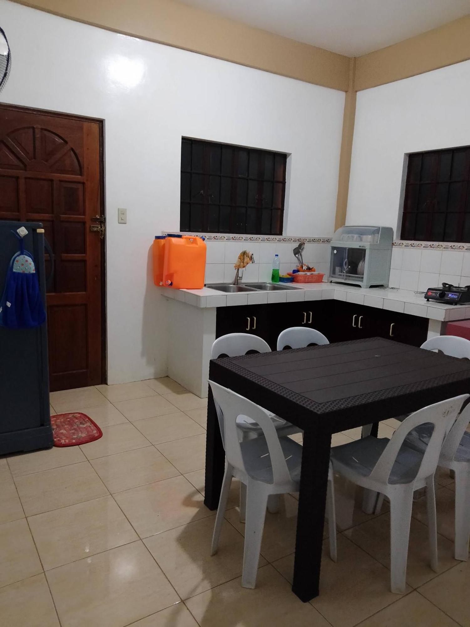 Апартаменты Estrelle Orange House - Backpackers Hub Пуэрто-Принцеса Экстерьер фото