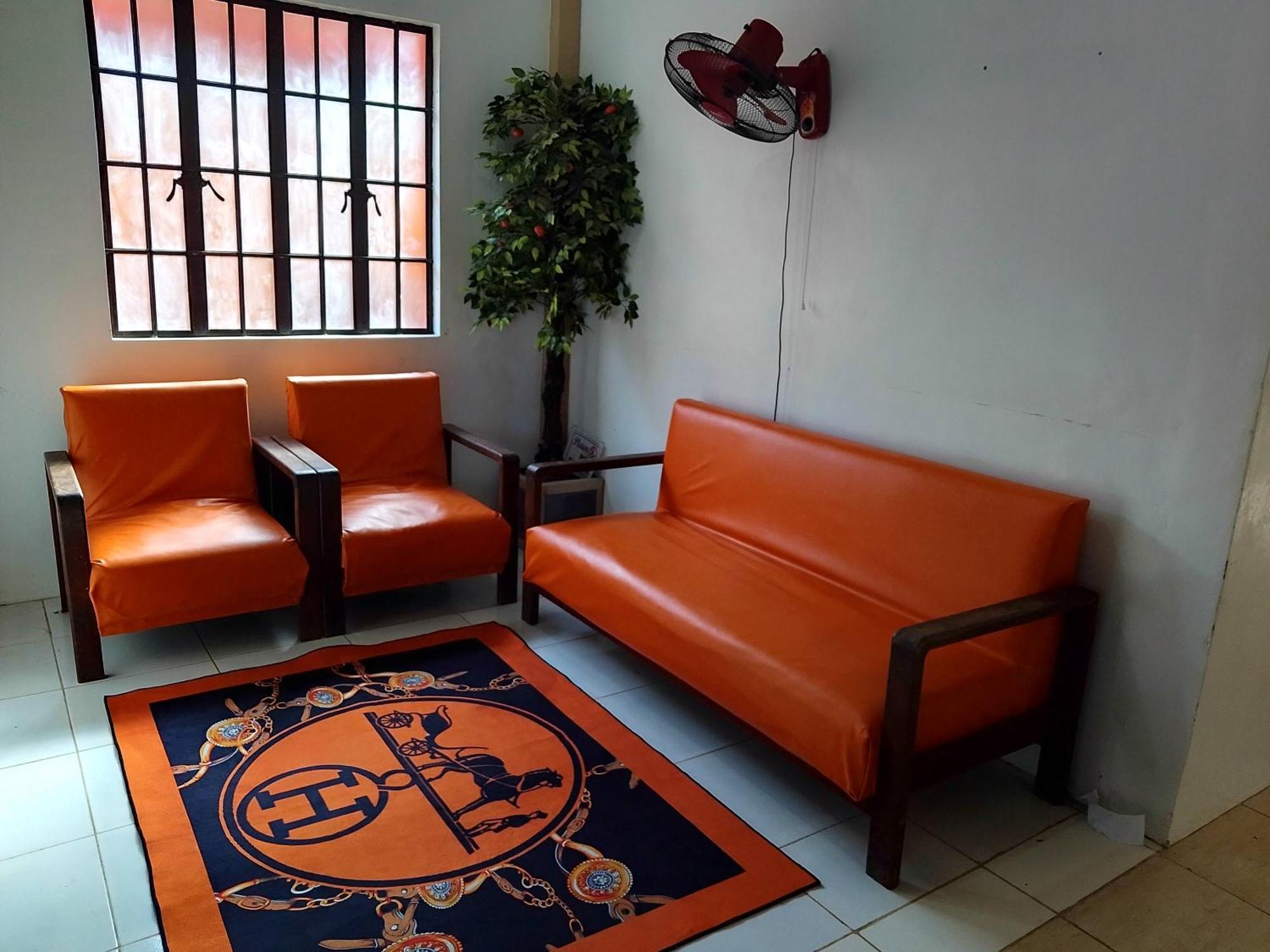 Апартаменты Estrelle Orange House - Backpackers Hub Пуэрто-Принцеса Экстерьер фото