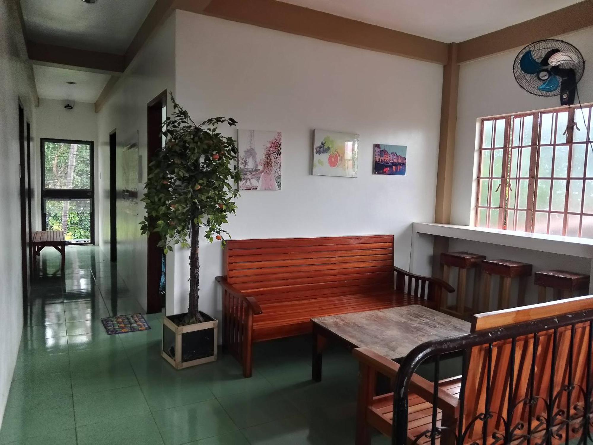 Апартаменты Estrelle Orange House - Backpackers Hub Пуэрто-Принцеса Экстерьер фото